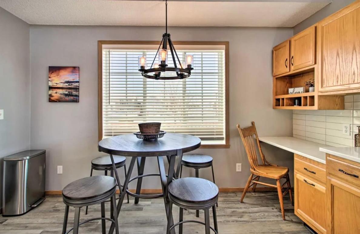 Welcoming West Fargo Retreat W Backyard Villa Ngoại thất bức ảnh