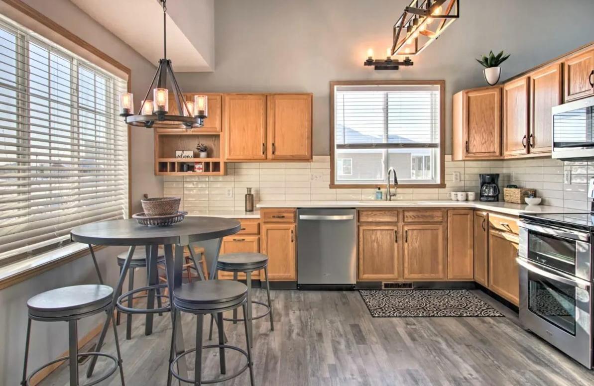 Welcoming West Fargo Retreat W Backyard Villa Ngoại thất bức ảnh