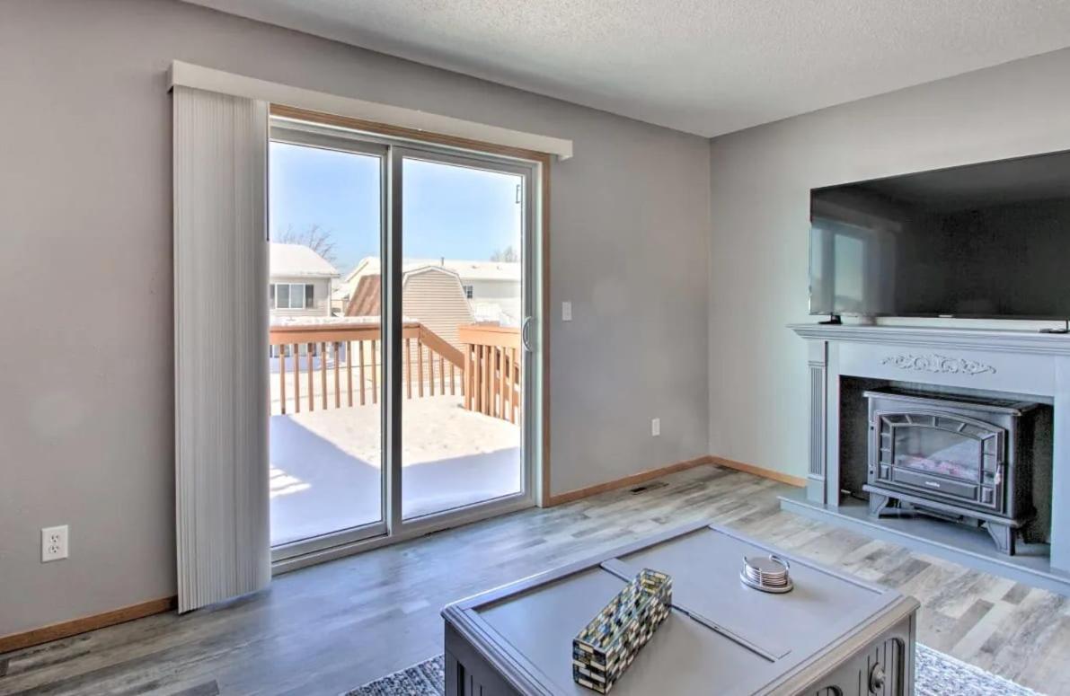 Welcoming West Fargo Retreat W Backyard Villa Ngoại thất bức ảnh