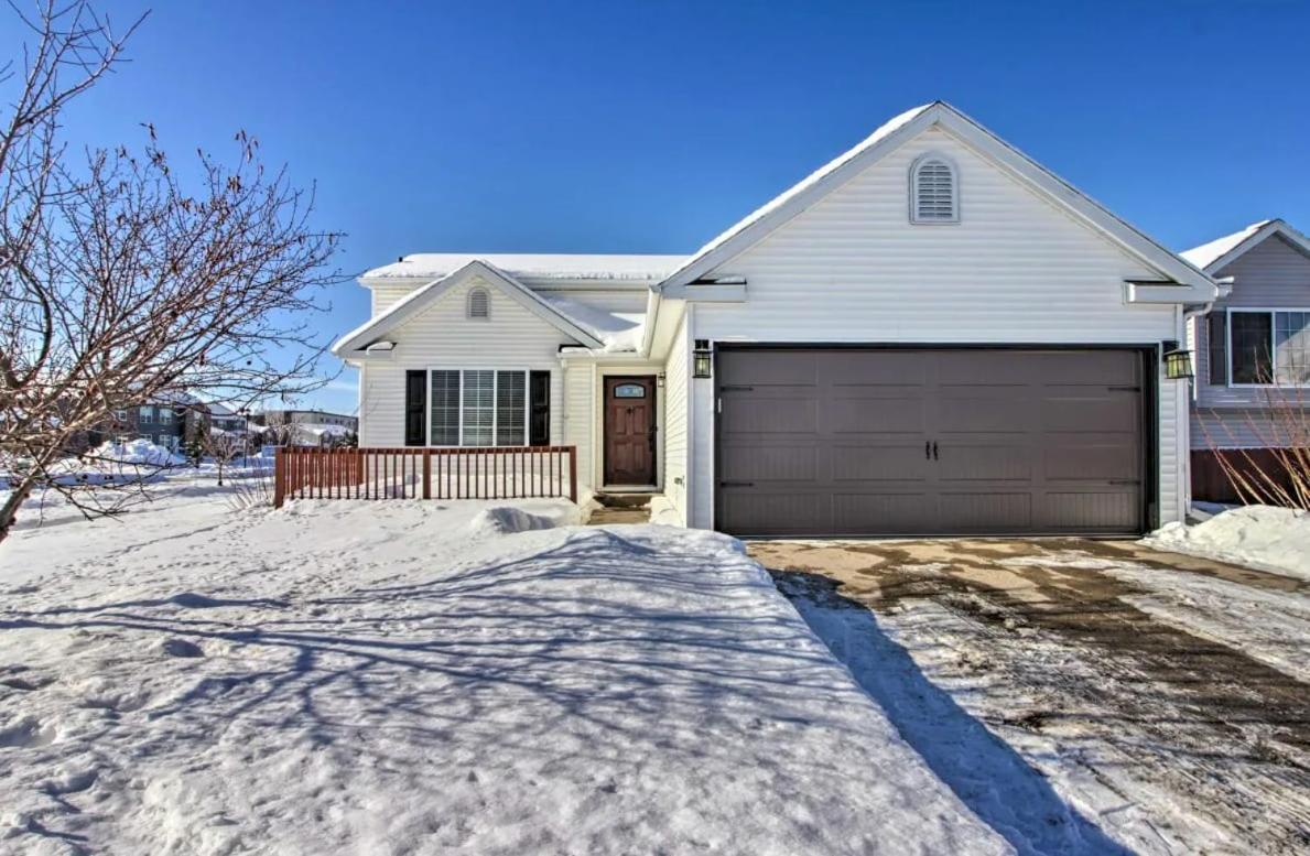 Welcoming West Fargo Retreat W Backyard Villa Ngoại thất bức ảnh