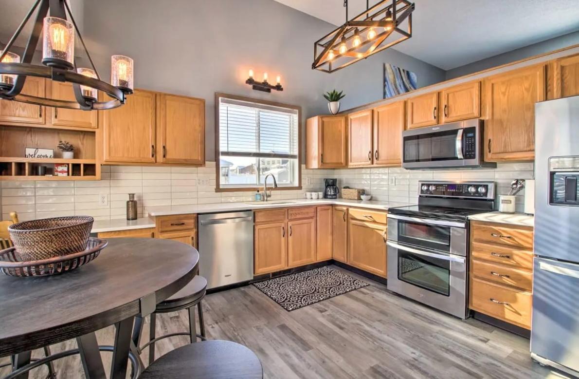 Welcoming West Fargo Retreat W Backyard Villa Ngoại thất bức ảnh